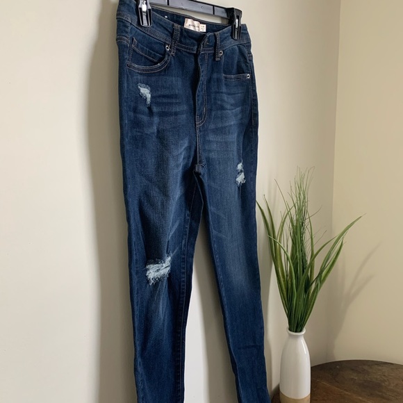Never Dream Alone Denim Stretch Distressed Straight Leg Jeans Size 7 Size 28 - Picture 4 of 8